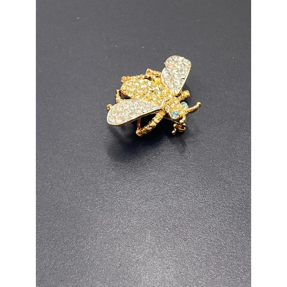 Kenneth Jay Lane KJL Signed Gold Tone Rhinestone Queen‎ Bee Blue Eyes Brooch Pin